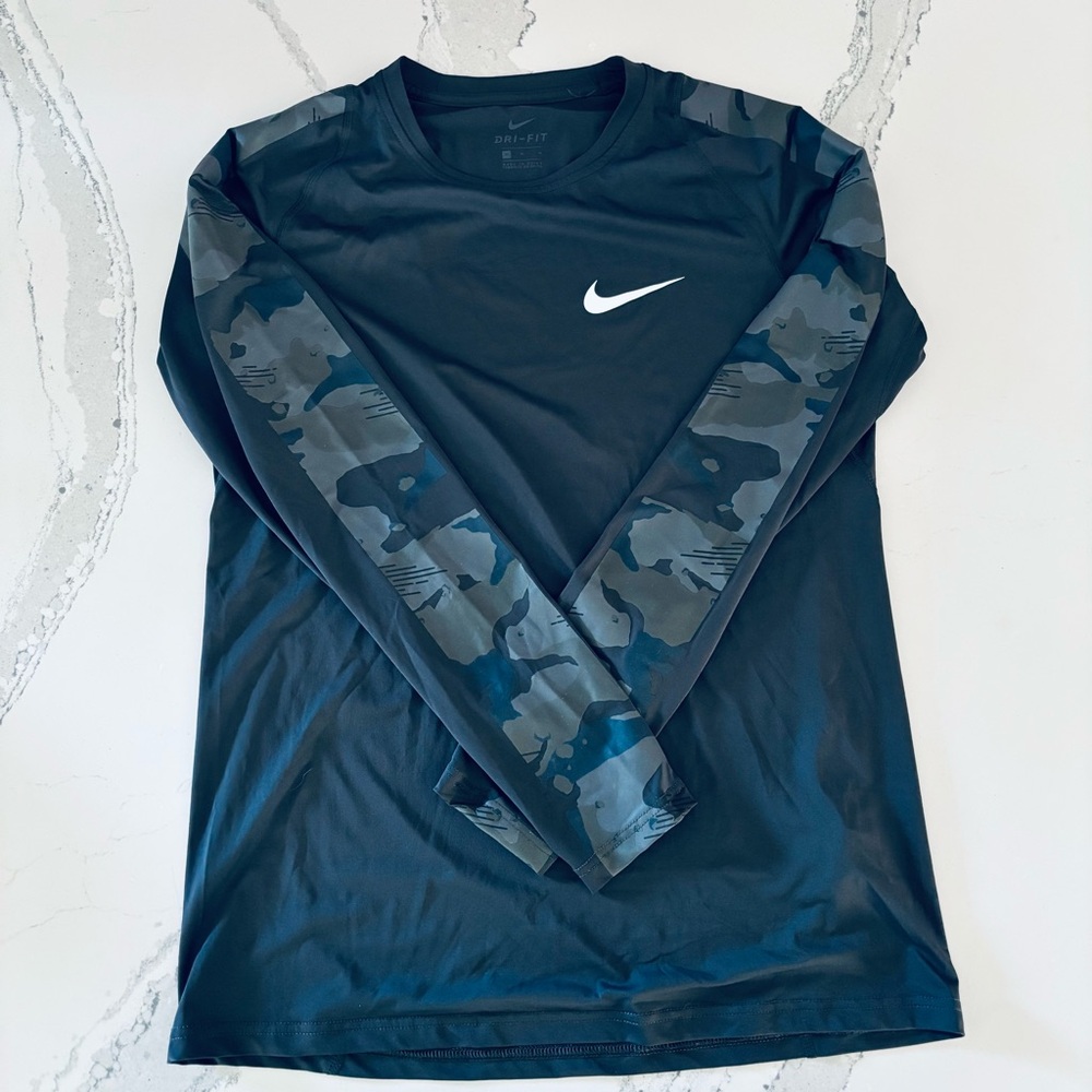 Nike Men's Black Long Sleeve with Camo Detail Athletic Shirt M